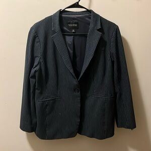 Banana Republic Women’s Navy and White Pinstripe Suit Size 14